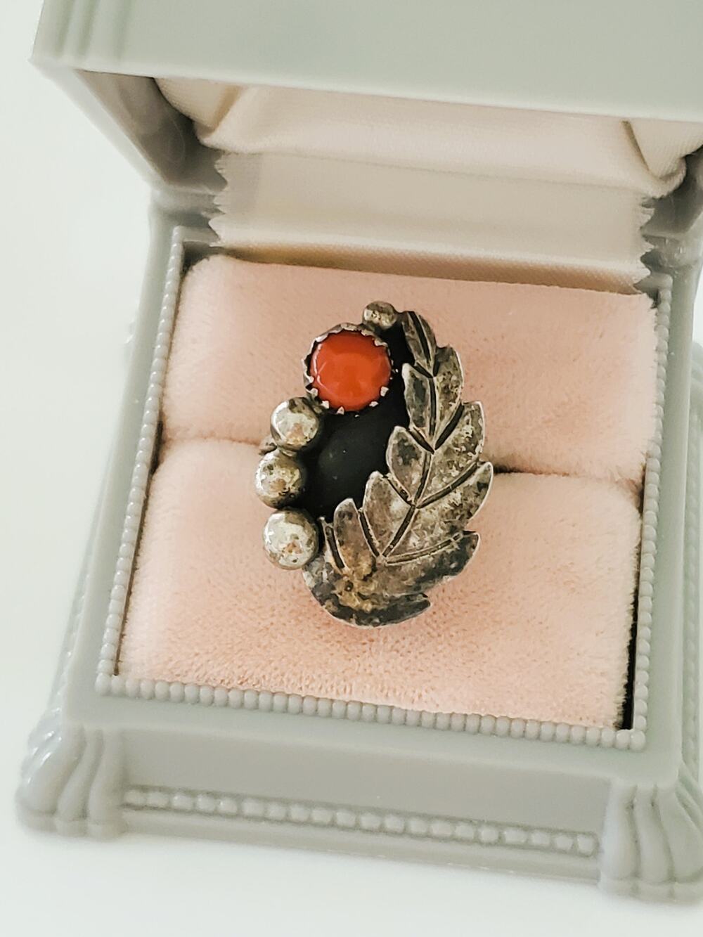 Vintage Navajo Coral Sterling Silver Leaf Ring